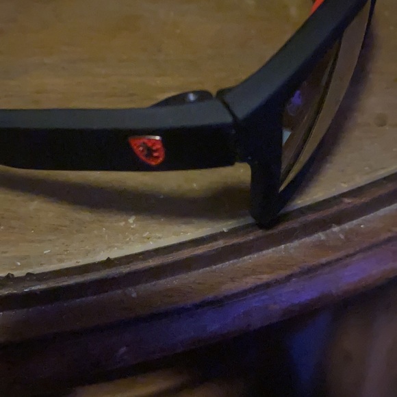 I’m selling men’s sunglasses there new I don’t wea - Picture 3 of 7